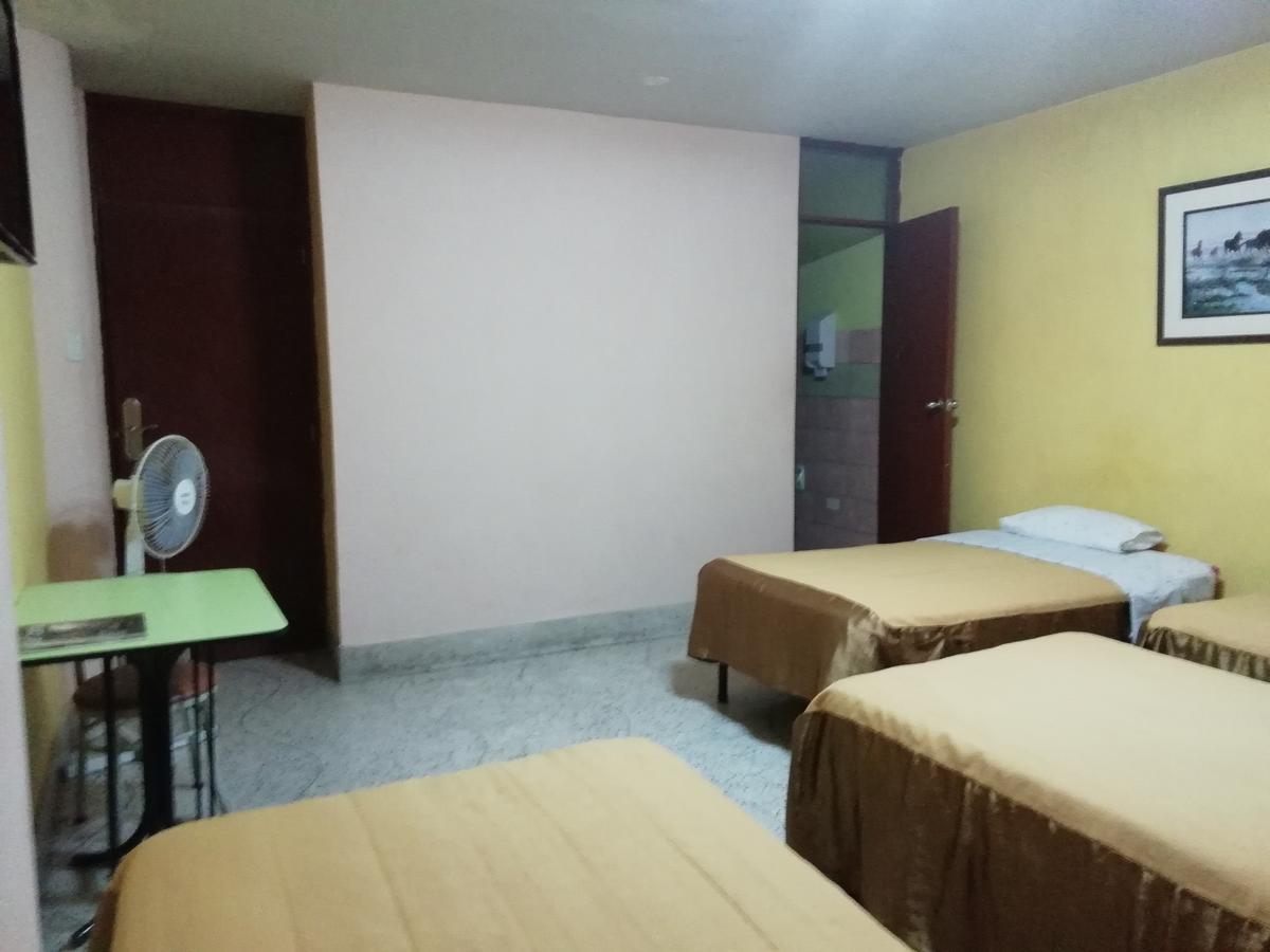Hospedaje Oasis Chiclayo Buitenkant foto