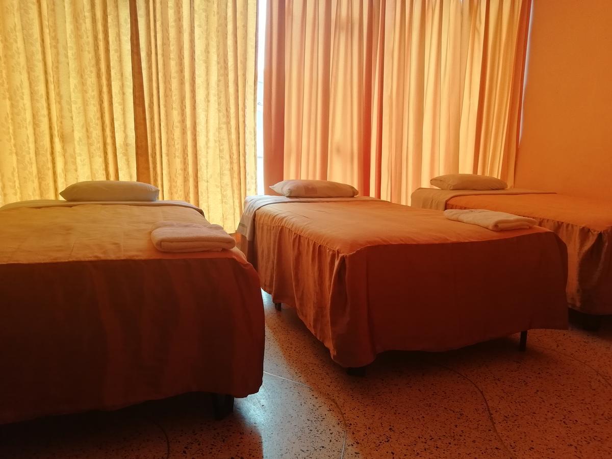 Hospedaje Oasis Chiclayo Buitenkant foto